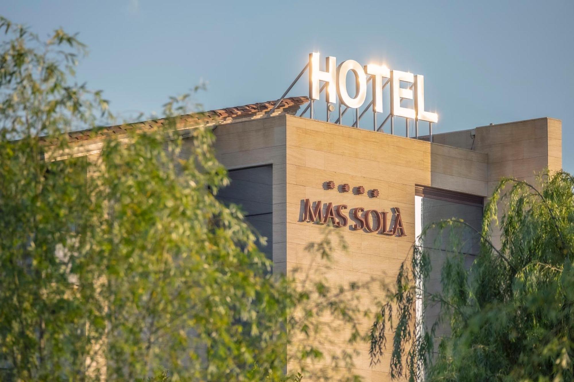 Hotel Mas Sola ซานตาโกโลมา เด ฟาร์แนร์ส ภายนอก รูปภาพ